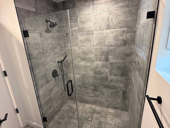 5th image of 920 S Catalina St #3