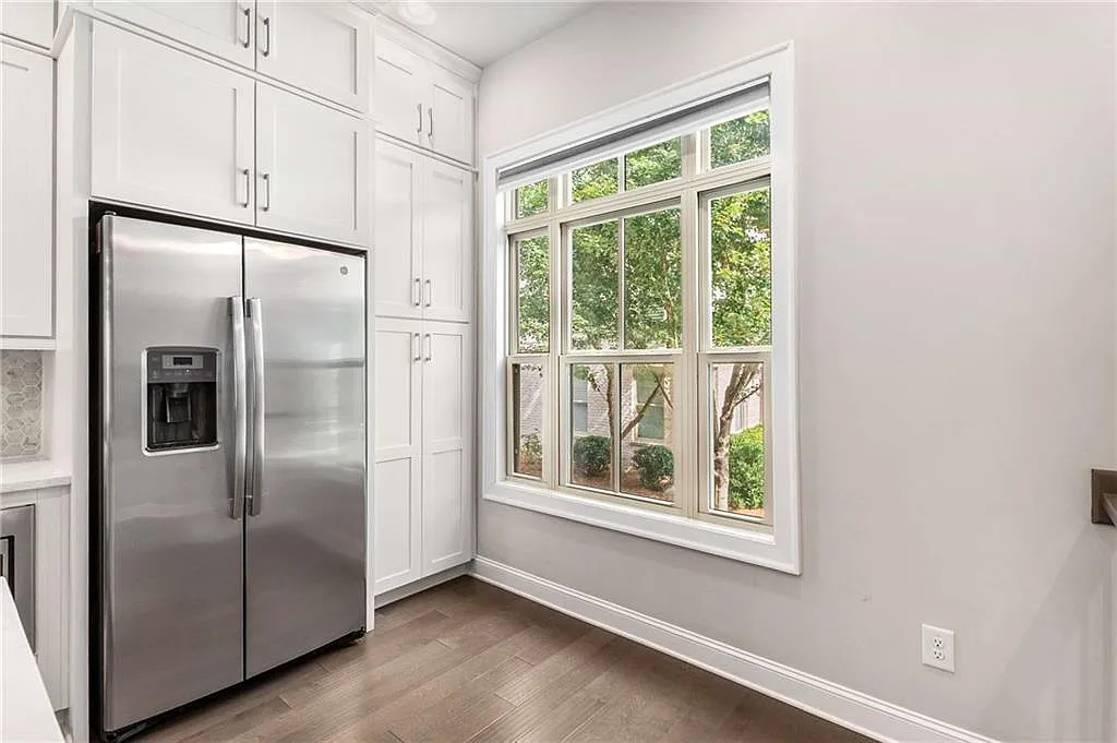 2 bed, 4.0 bath, 1801 sqft, $3,950 — Photo 4