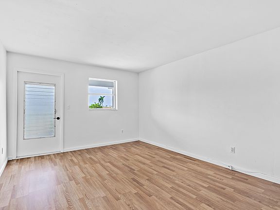 4th image of 1615 West Ave APT 403