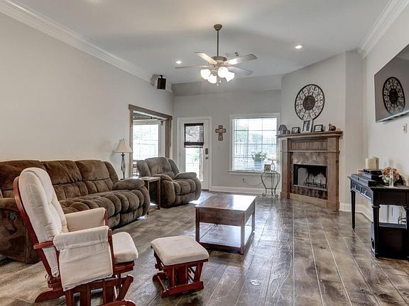 2nd image of 304 Wildflower Ln