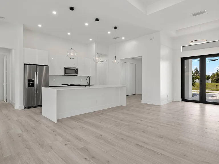 2107 SW 39th St — Photo 27