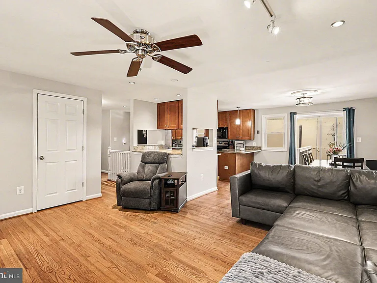 7409 Lake Dr — Photo 4