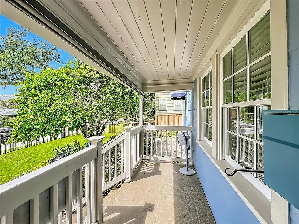 3 bed, 2.0 bath, 1334 sqft, $3,200 — Photo 4