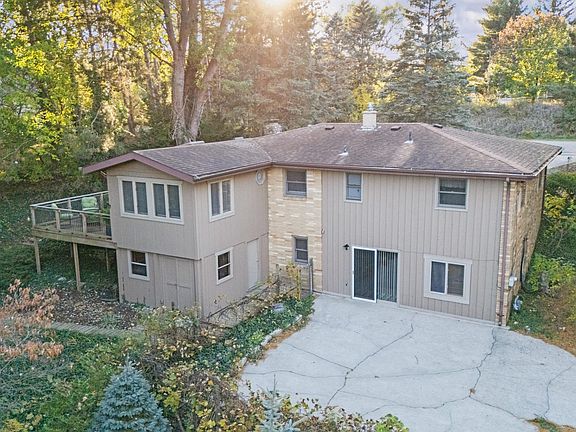 2nd image of 4913 Ridge Rd