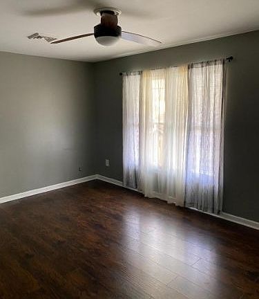 4th image of 20 E Brook Ln