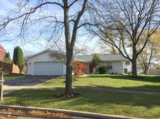 1775 Shorewood Dr W, Hoffman Estates, IL 60192