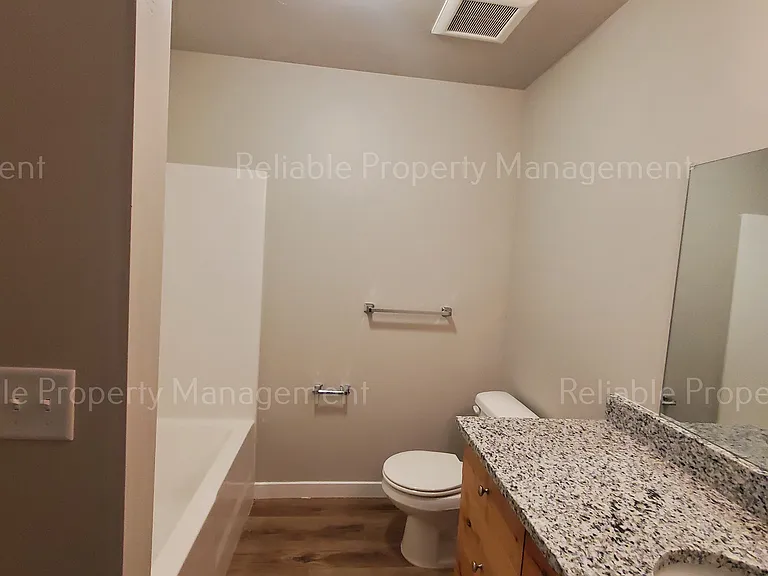 2015 Lawrence Ln #403 — Photo 13