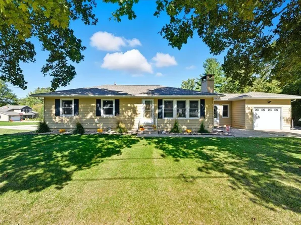 156 W Orange Rd, Waterloo, IA 50701