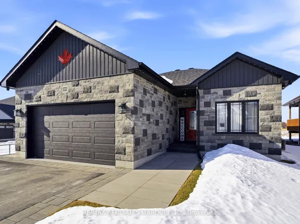 109 Bellwood Dr, Cornwall, ON K6H 7M3
