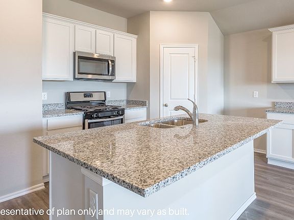 3rd image of 904 W Sonoma St