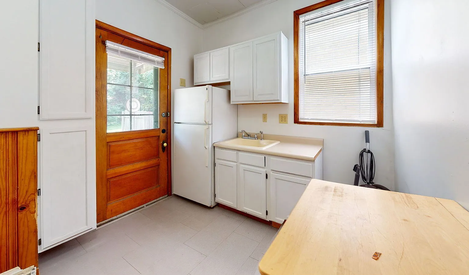 4 bed, 2.0 bath, 1738 sqft, $3,195 — Photo 3