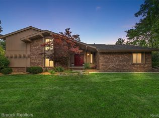 5219 Provincial Dr, Bloomfield Hills, MI