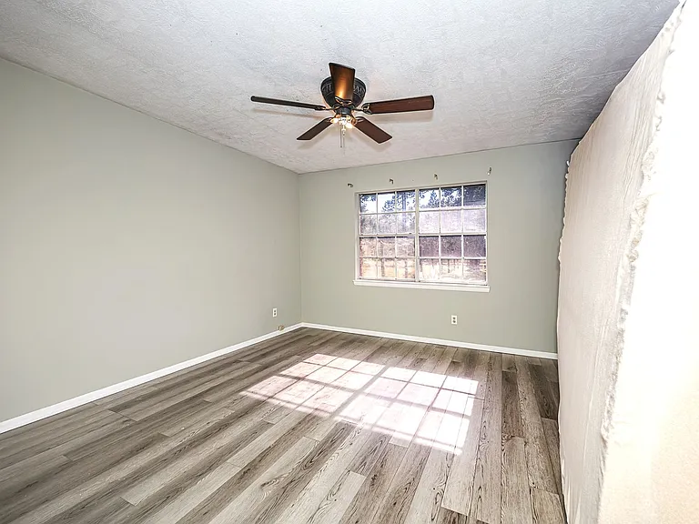 5836 Slater Cir — Photo 38