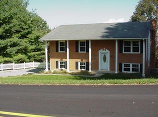 7104 Hickman Cemetery Rd, Radford, VA 24141