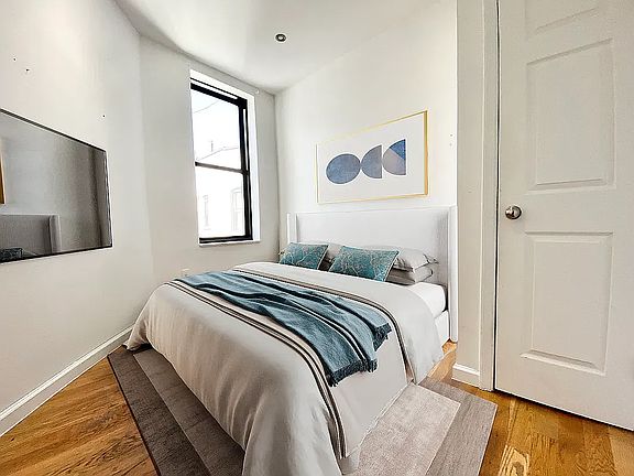 3rd image of 170 W 107th St #3S