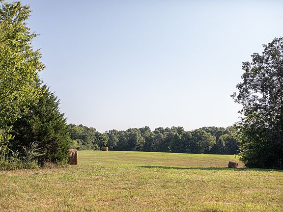 4th image of 383 Cedar Park Dr