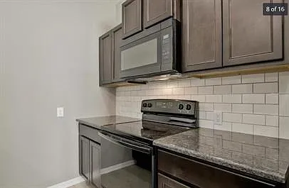 4863 N Hillside Ct — Photo 7