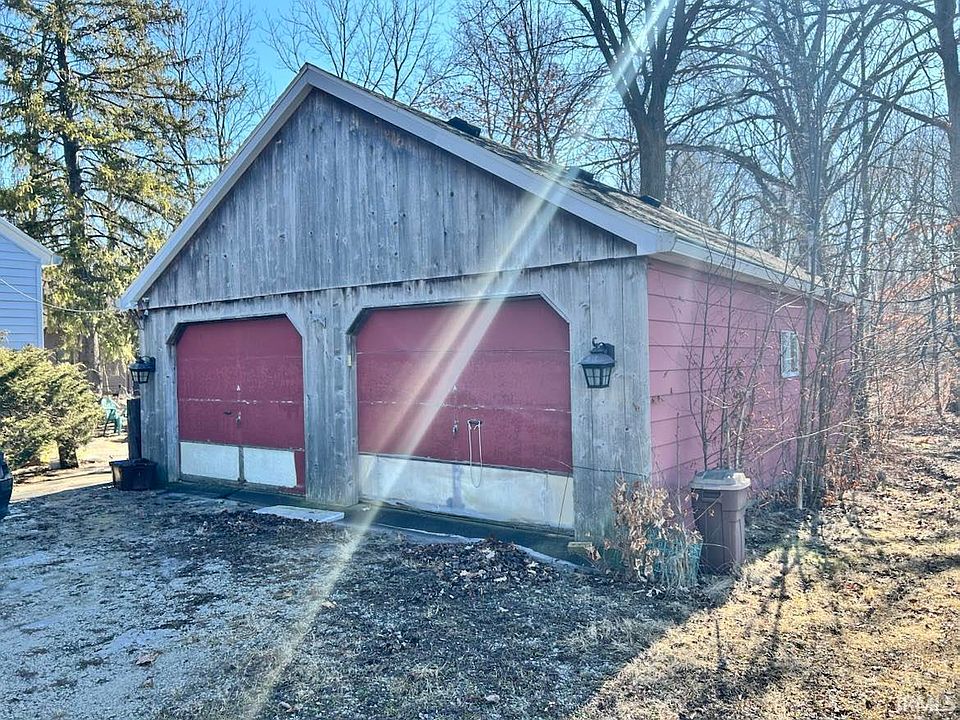 2nd image of 1830 E Dupont Rd