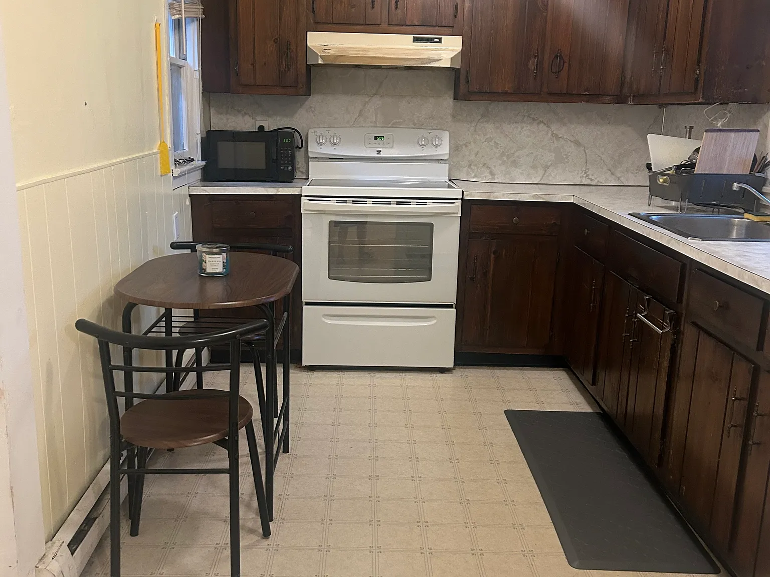 2 bed, 1400 sqft, $1,600 — Photo 2