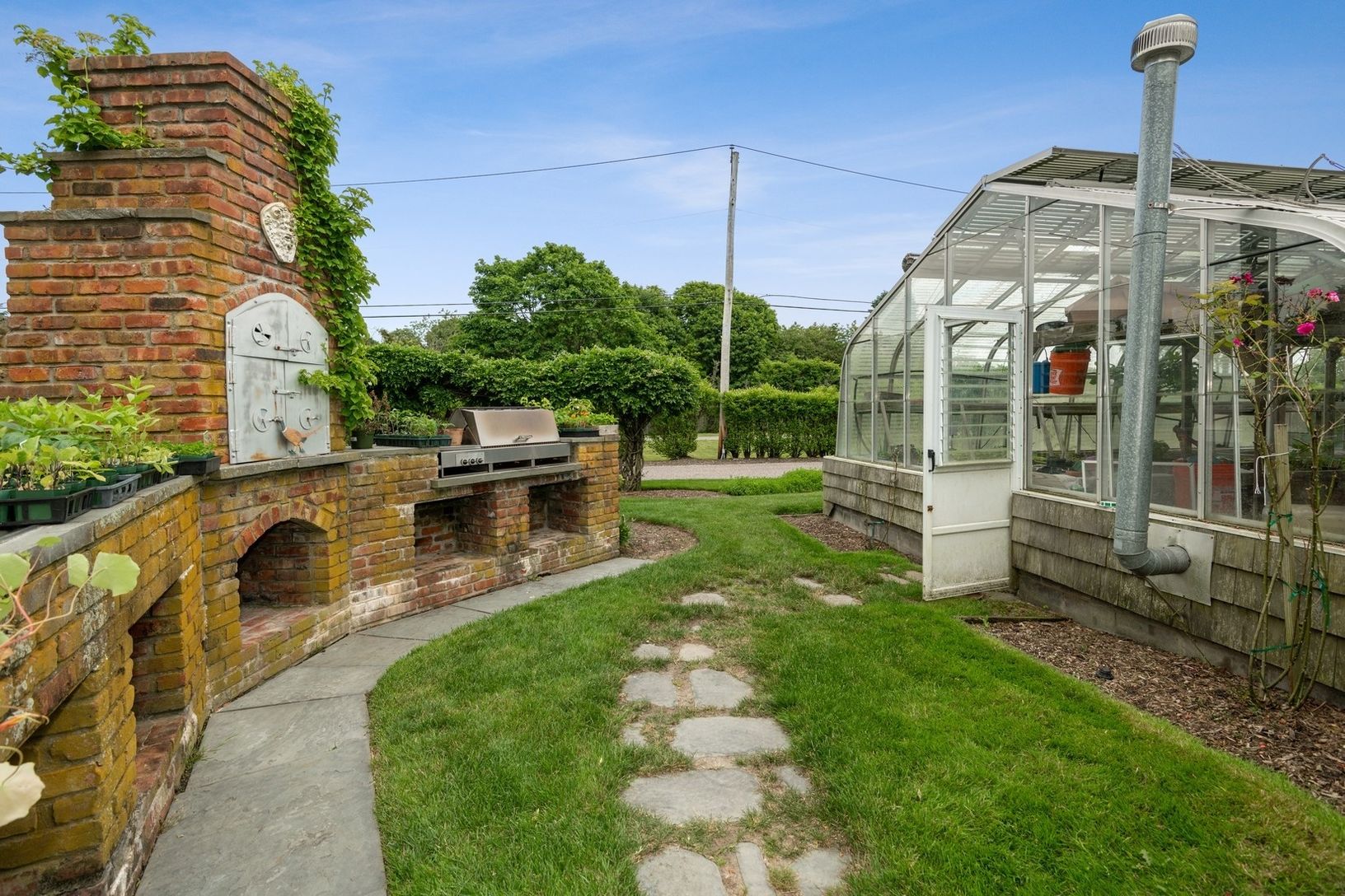  Outdoor Grill and Oven with Greenhouse