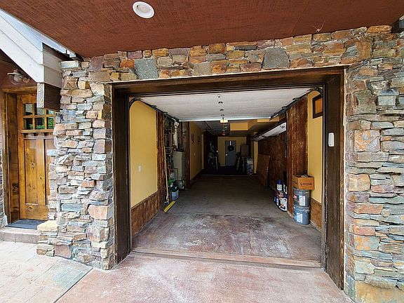 5th image of 214 Daly Ave