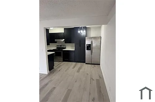 615 S Royal Crest Cir Photo 1