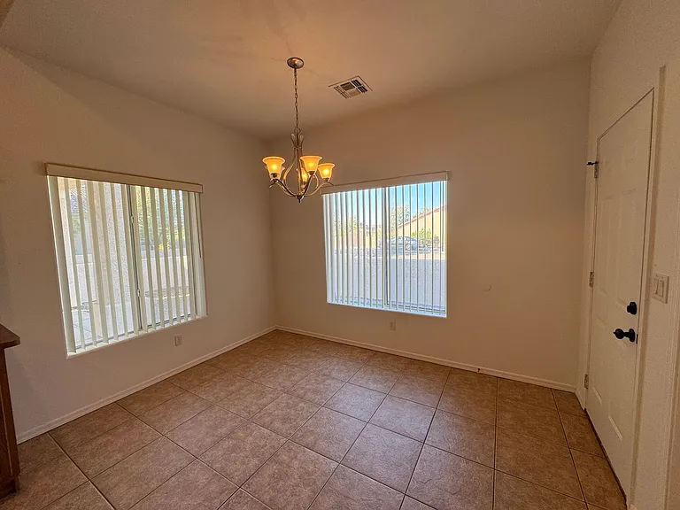 2772 Broadmoor Dr — Photo 13