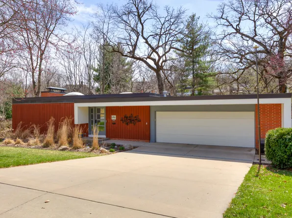 5700 N Waterbury Rd, Des Moines, IA 50312