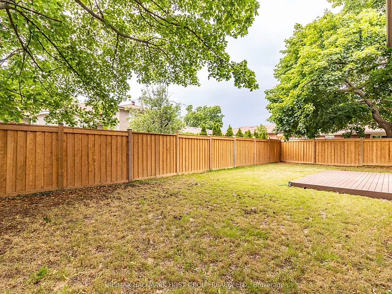 752 Hillview Cres — Photo 26