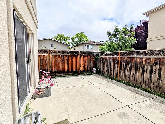 3rd image of 390 Cypress Ave
