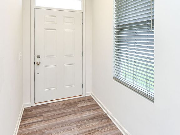 3rd image of 18673 Moray St