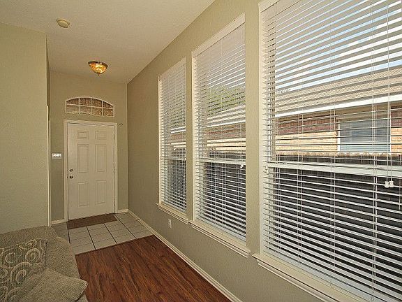 4th image of 1034 Port Neches Dr