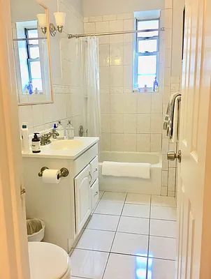 Rented by RealTegrity NY LLC | media 17