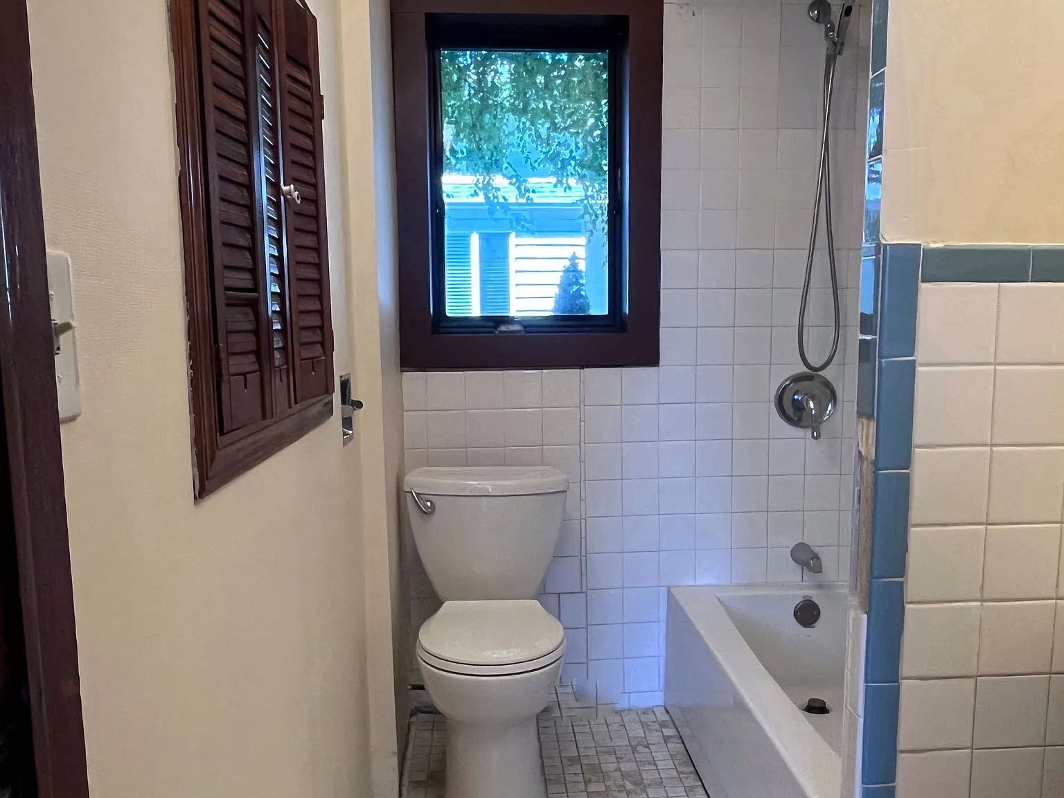 3 bed, 1100 sqft, $2,200 — Photo 4