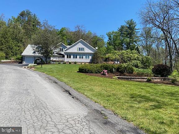 2nd image of 64 Metz Rd