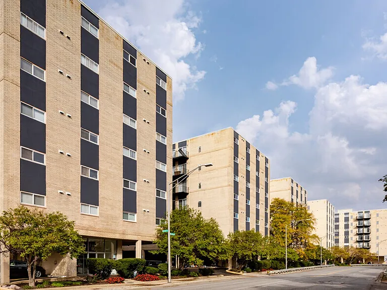 Grand Park Apartments — Photo 16
