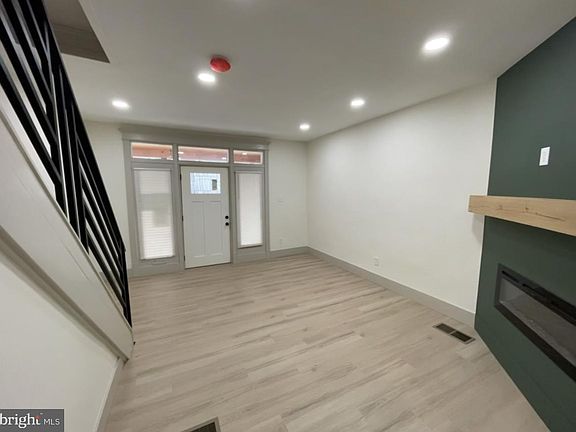 3rd image of 4922 Ella St
