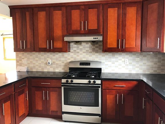 3rd image of 5414 Kissena Blvd
