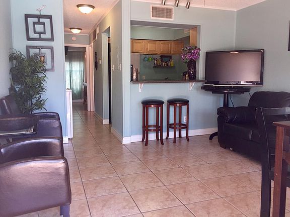 4th image of 211 W Bahama St APT 3