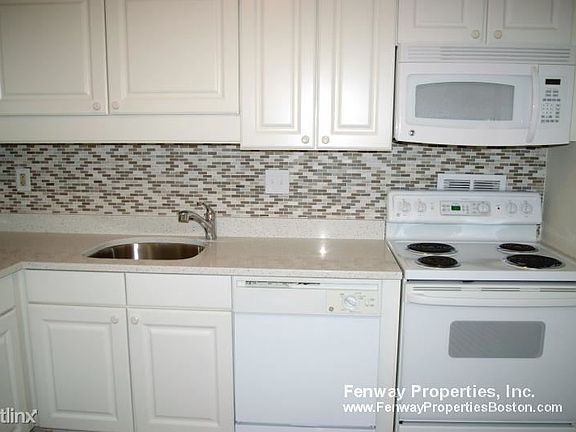 3rd image of 101 Monmouth St APT 108
