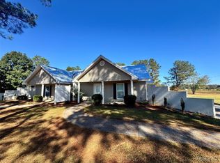 607 Blackberry Rd, Deatsville, AL 36022