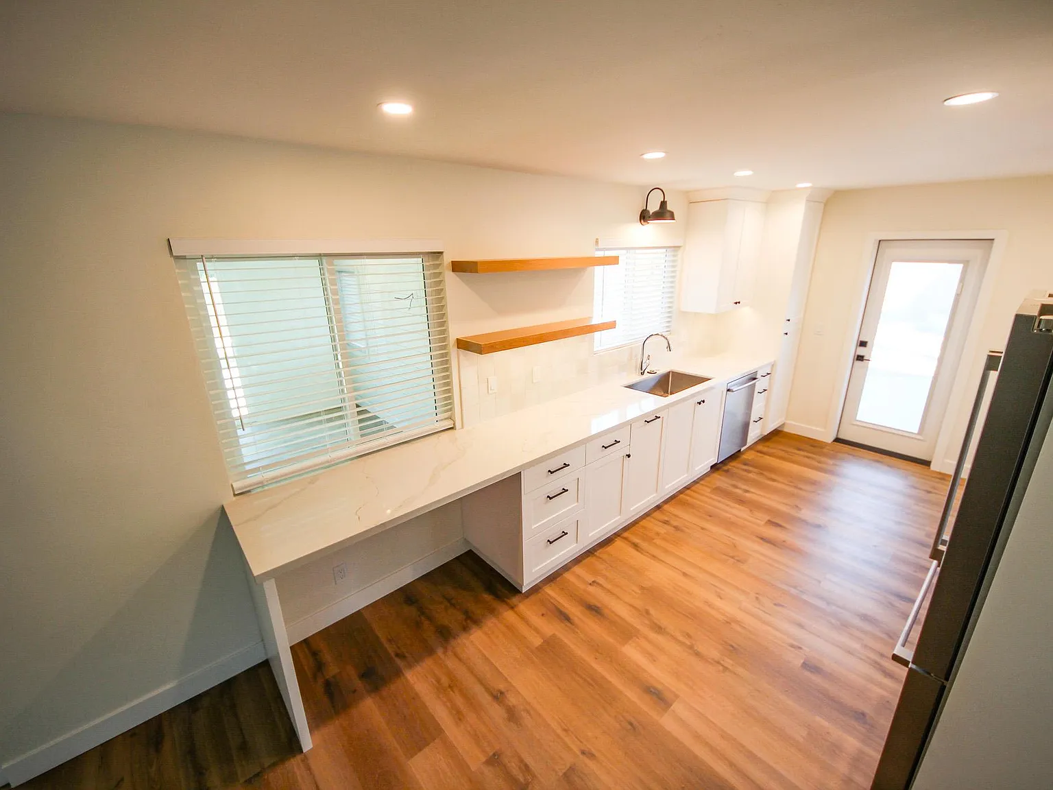 1550 Sunrise Cir — Photo 4