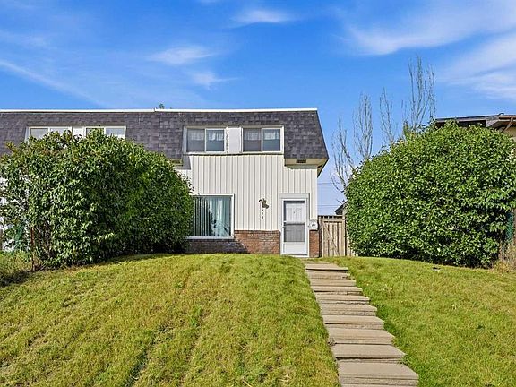 2nd image of 3012 S Dover Cres SE