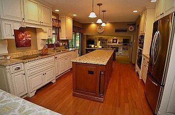 5th image of 2128 Menlo Ln