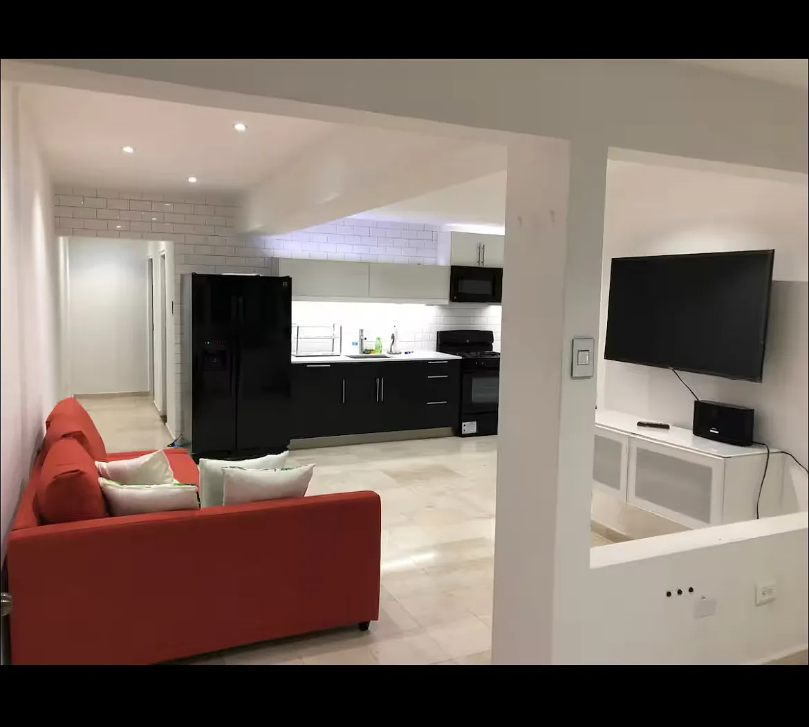 1 bed, 750 sqft, $2,200 — Photo 2
