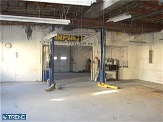 5th image of 1022 N Evergreen Ave