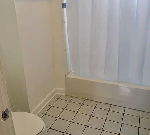 3rd image of 1543 N Rockwell St
