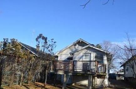 2nd image of 2462 Quincy St