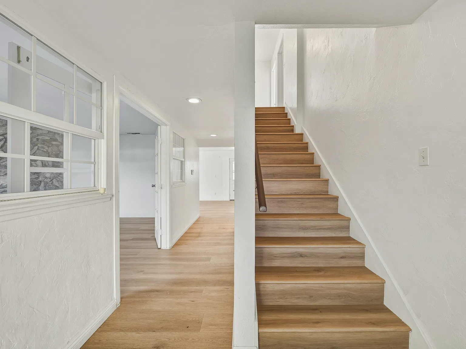 5 bed, 2210 sqft, $4,500 — Photo 4