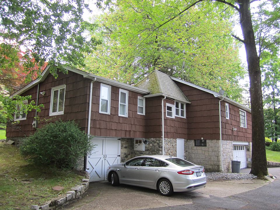 2nd image of 74 Townsend Rd